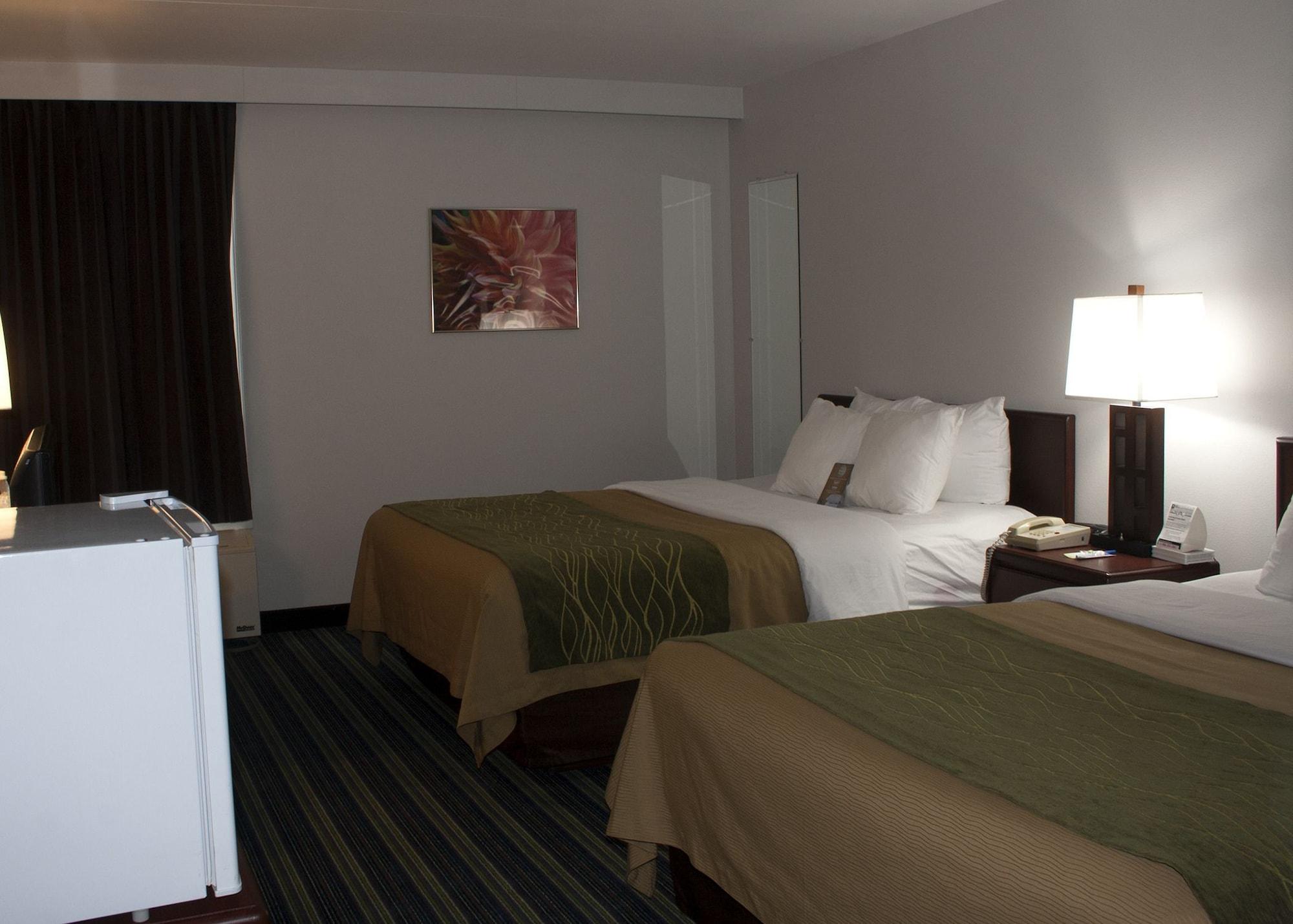 Comfort Inn & Suites Moose Jaw Bagian luar foto