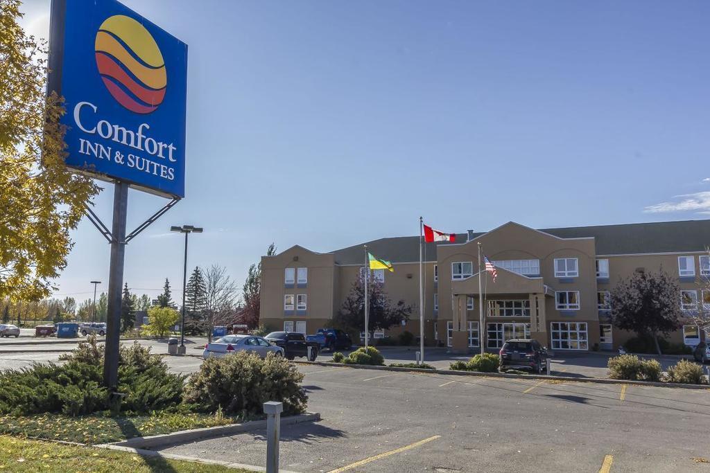 Comfort Inn & Suites Moose Jaw Bagian luar foto
