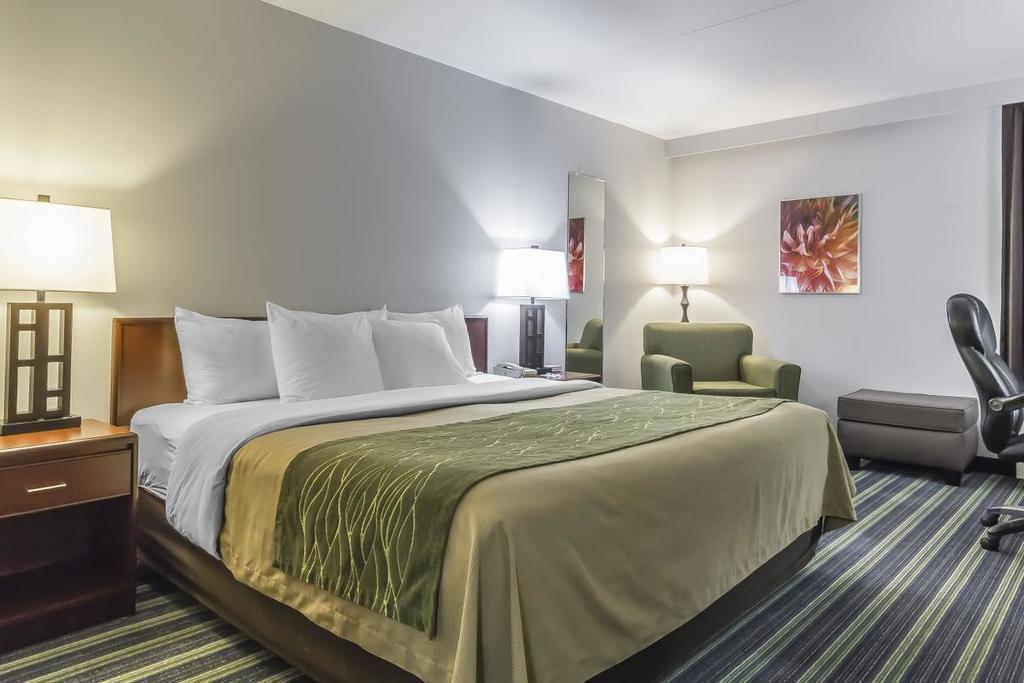 Comfort Inn & Suites Moose Jaw Bagian luar foto
