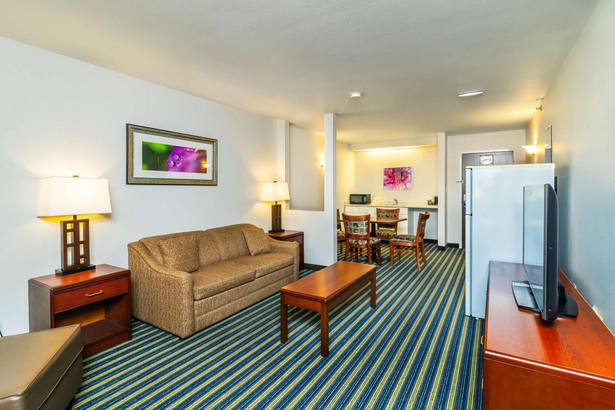 Comfort Inn & Suites Moose Jaw Bagian luar foto