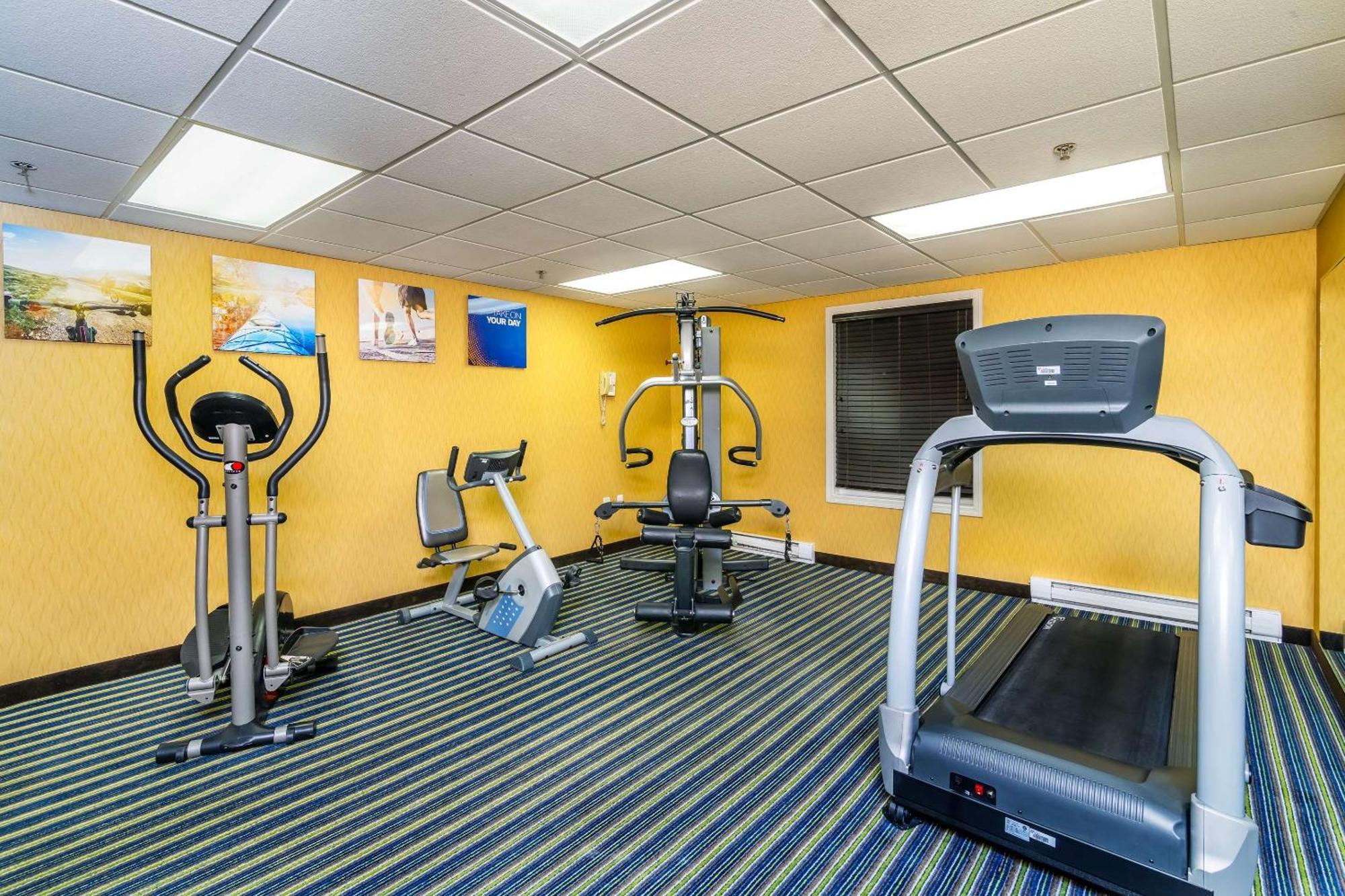 Comfort Inn & Suites Moose Jaw Bagian luar foto