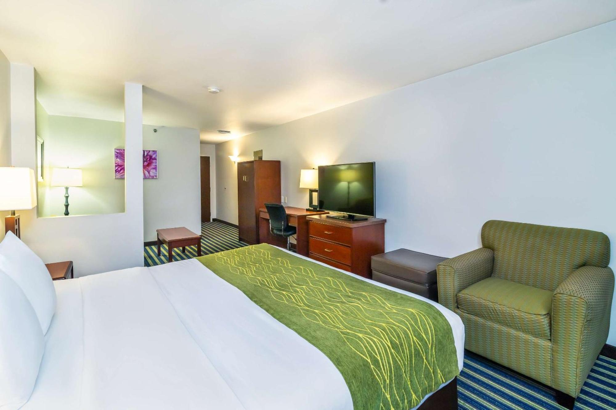 Comfort Inn & Suites Moose Jaw Bagian luar foto