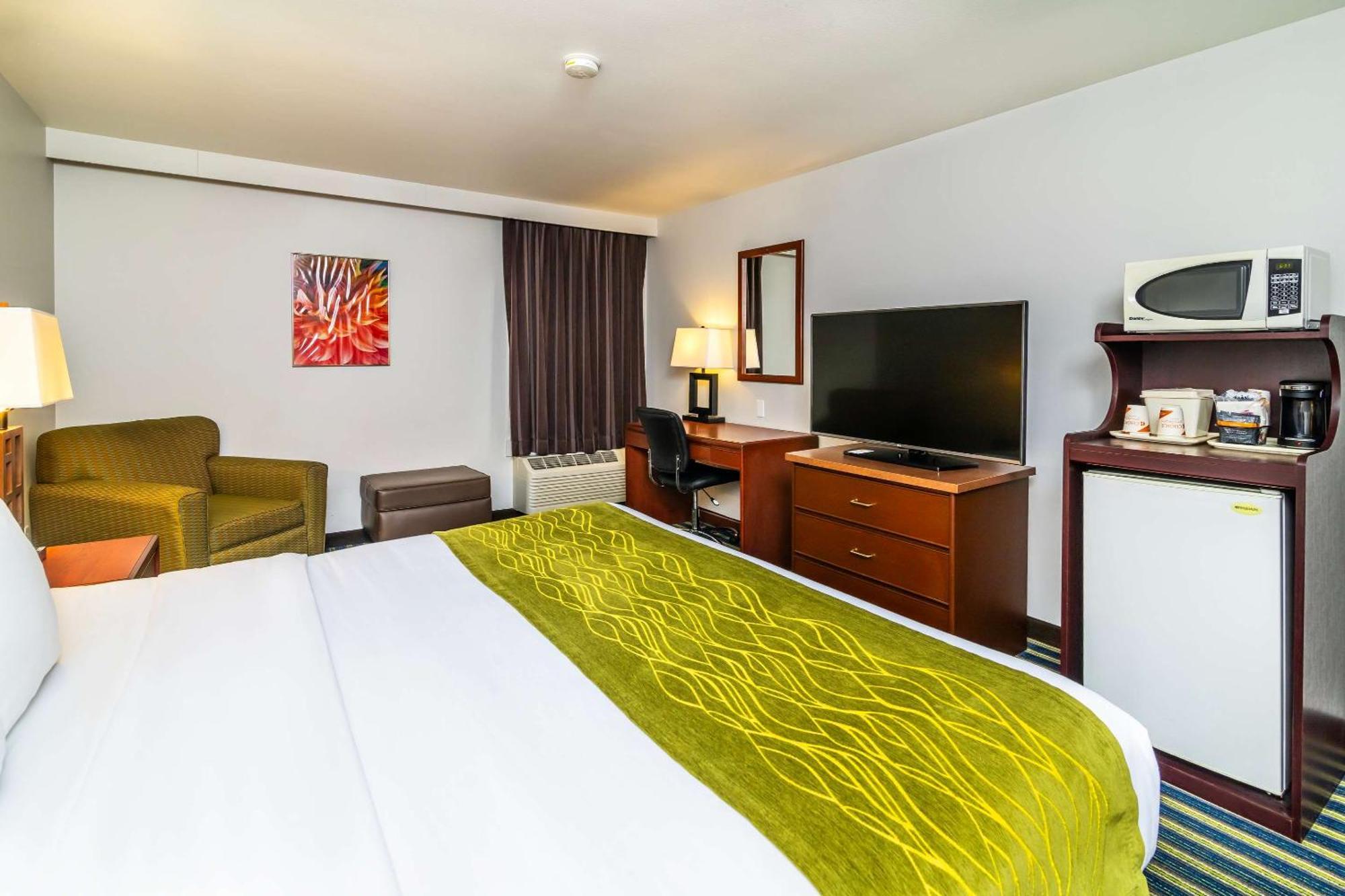Comfort Inn & Suites Moose Jaw Bagian luar foto