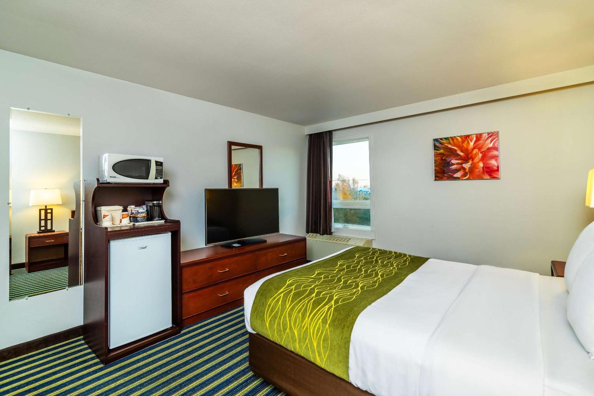 Comfort Inn & Suites Moose Jaw Bagian luar foto