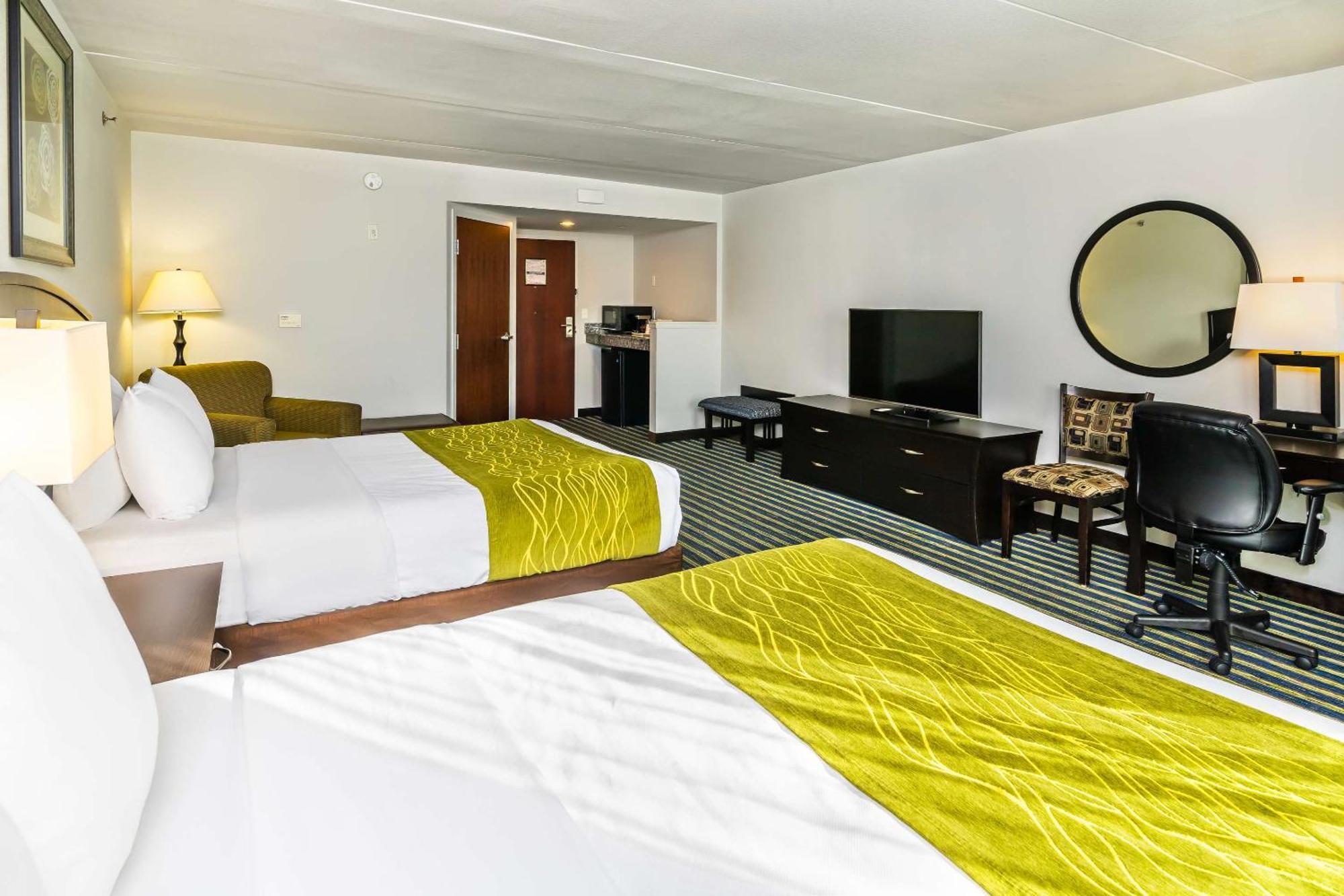 Comfort Inn & Suites Moose Jaw Bagian luar foto