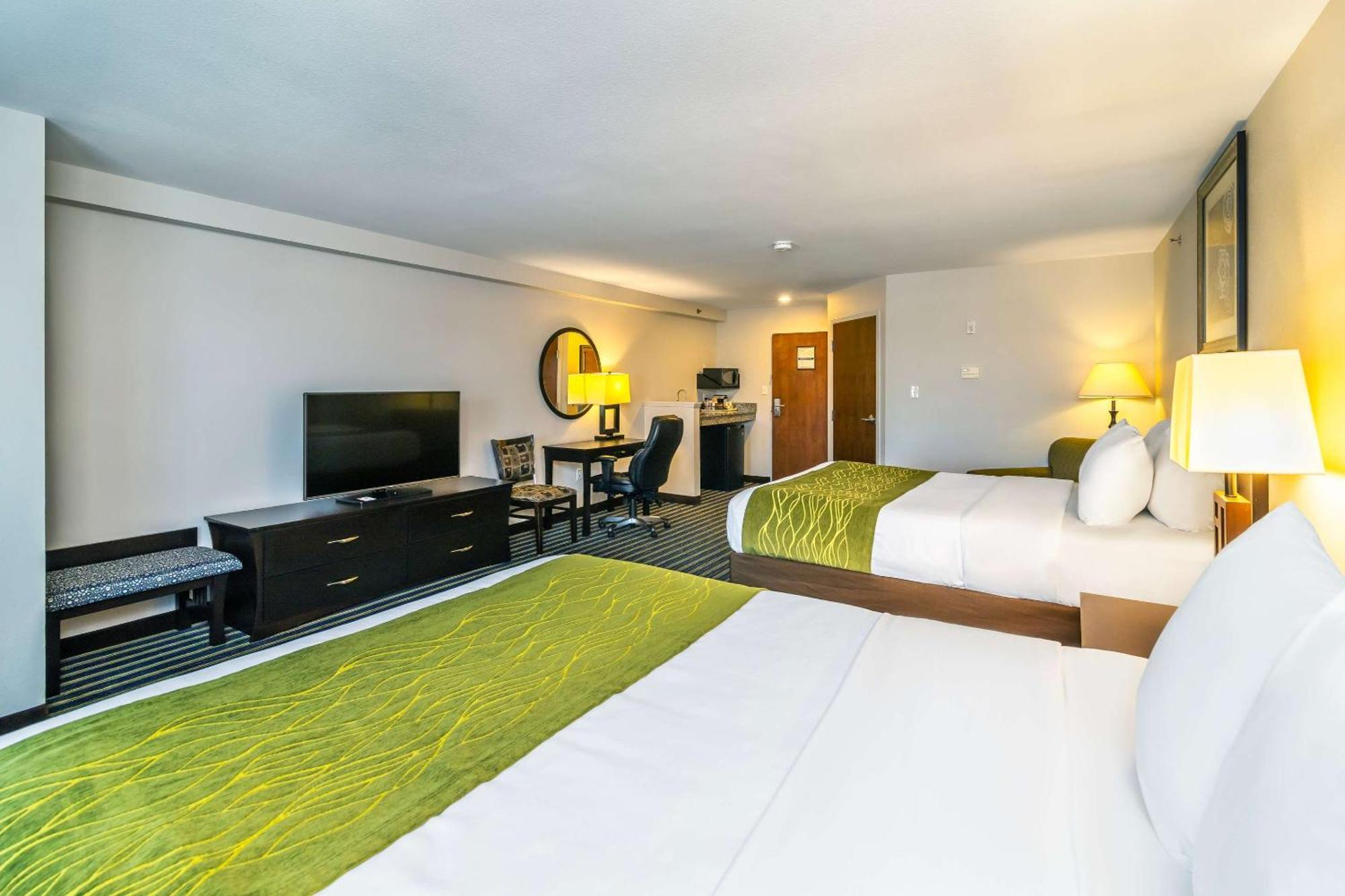 Comfort Inn & Suites Moose Jaw Bagian luar foto