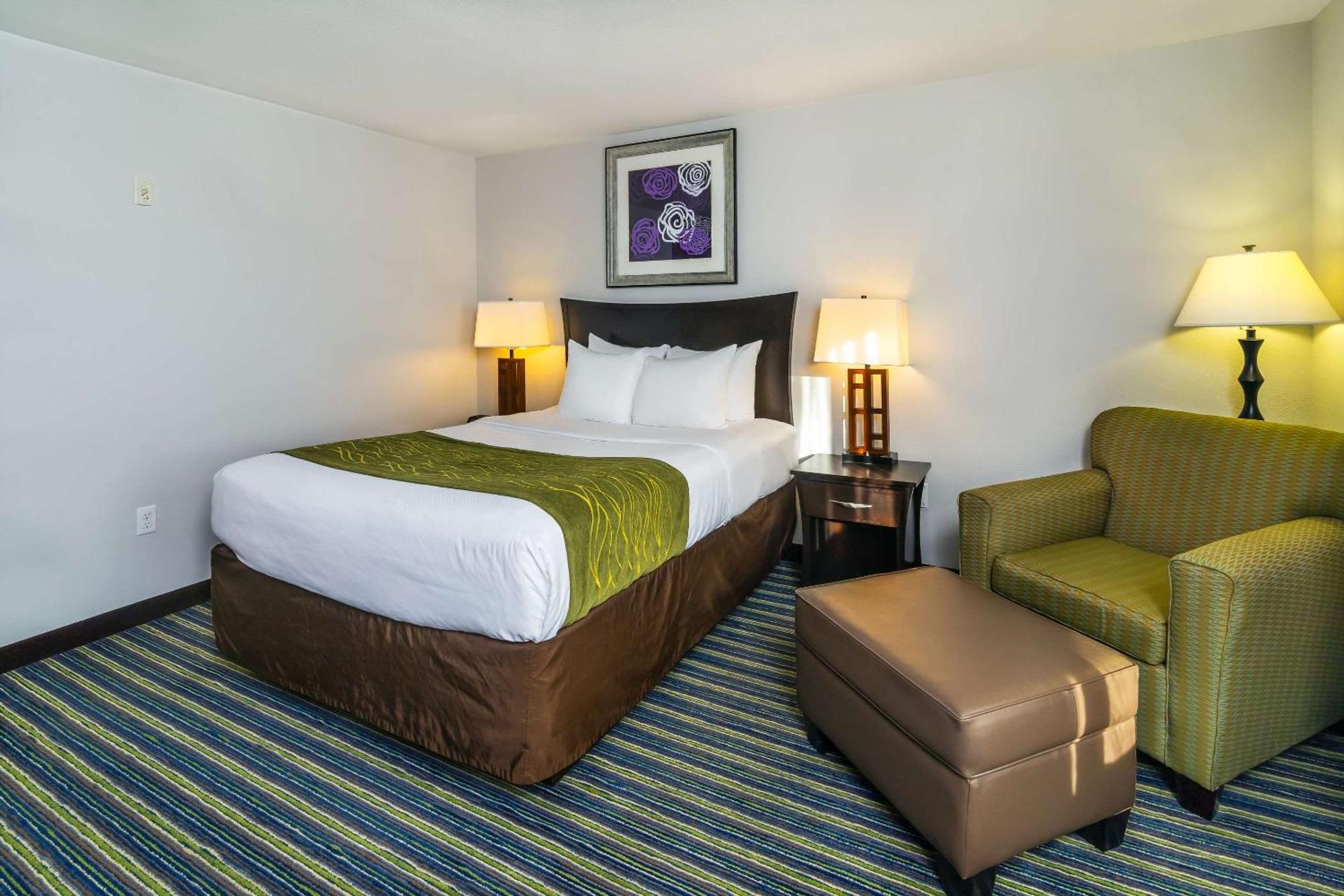 Comfort Inn & Suites Moose Jaw Bagian luar foto