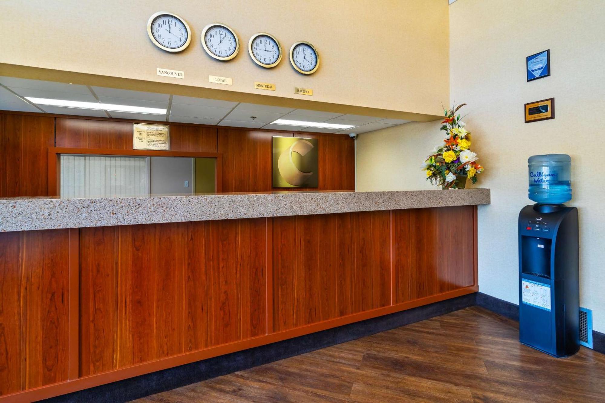 Comfort Inn & Suites Moose Jaw Bagian luar foto
