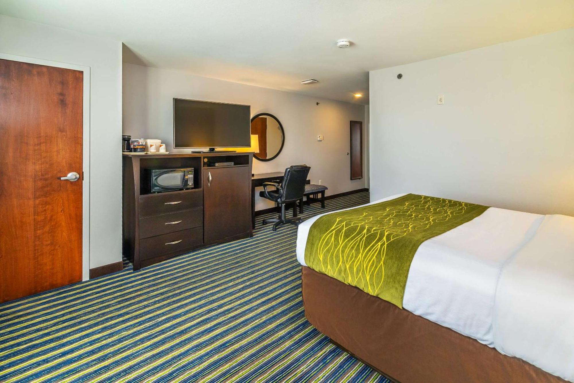 Comfort Inn & Suites Moose Jaw Bagian luar foto