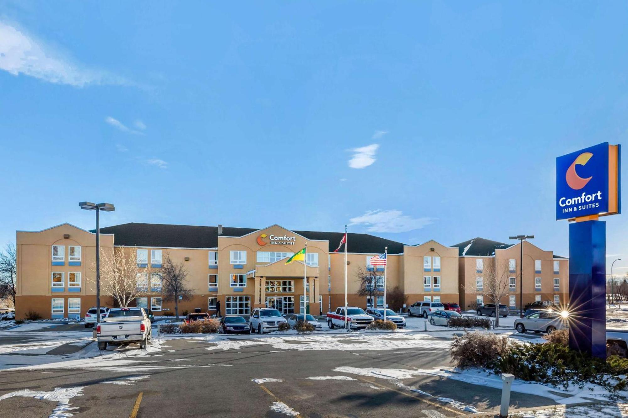 Comfort Inn & Suites Moose Jaw Bagian luar foto