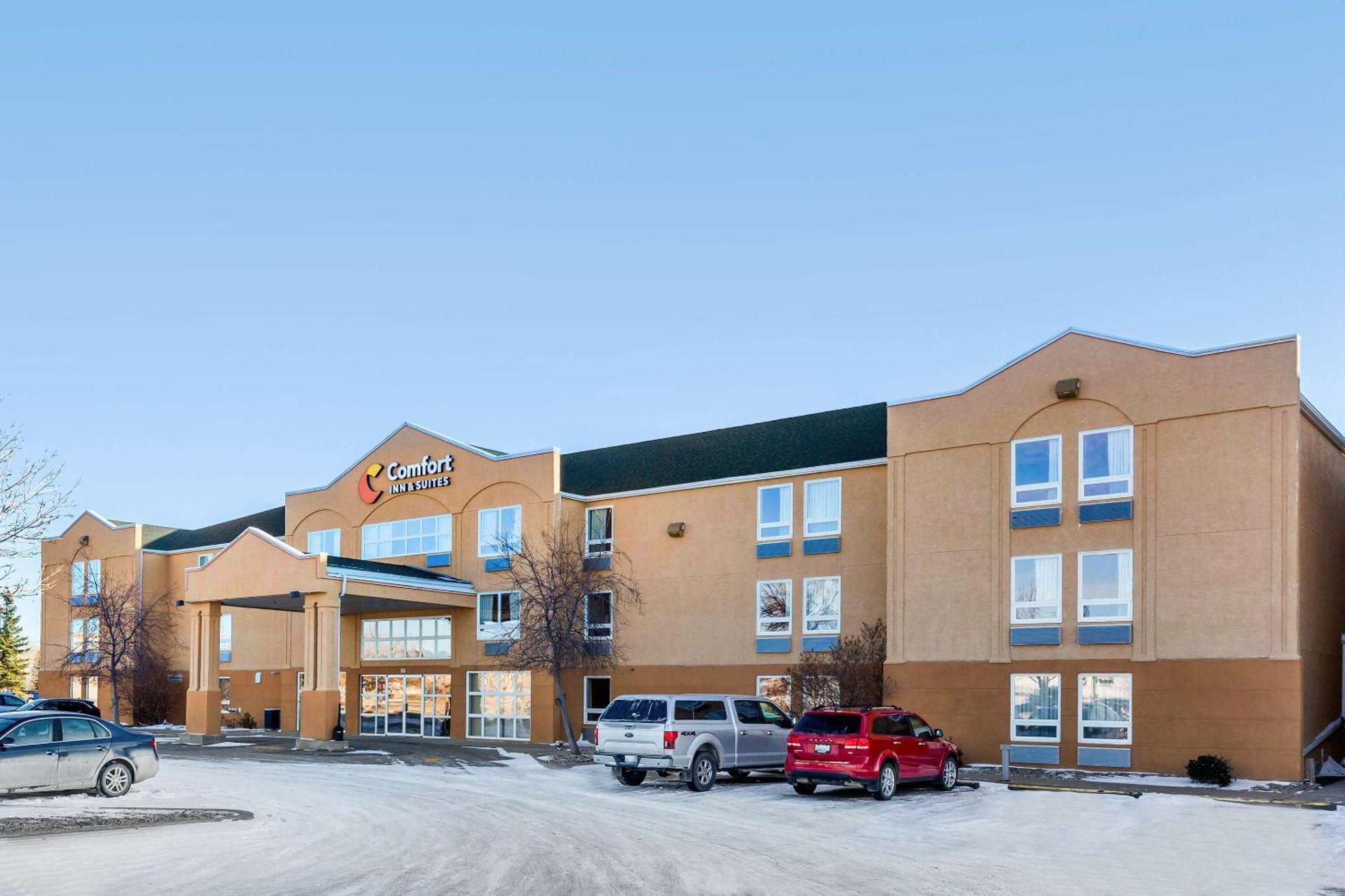 Comfort Inn & Suites Moose Jaw Bagian luar foto